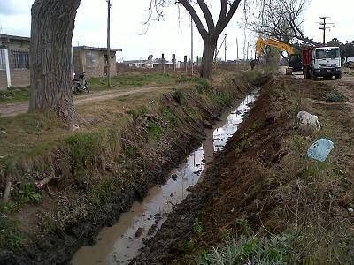 Limpian desag�es en Longchamps