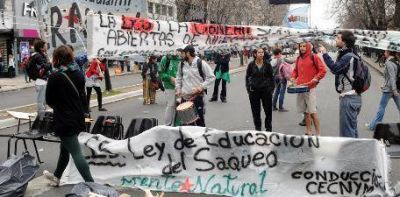 La FULP inaugur� su Congreso anual con una movilizaci�n