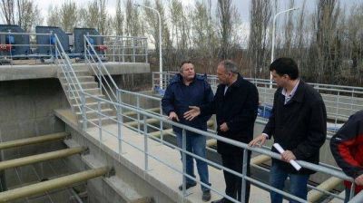 Buzzi: �Gracias a esta planta potabilizadora en el verano no habr� problemas de agua potable en Trelew"