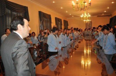 Alumnos de del Colegio San Francisco de As�s de Fern�ndez visitaron Casa de Gobierno