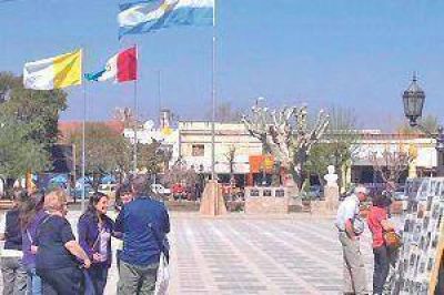 Miles de peregrinos llegan para la gran fiesta de la fe en Cura Brochero
