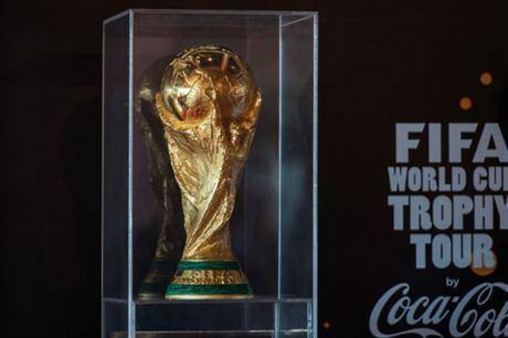 El trofeo del Mundial empez a dar la vuelta al mundo