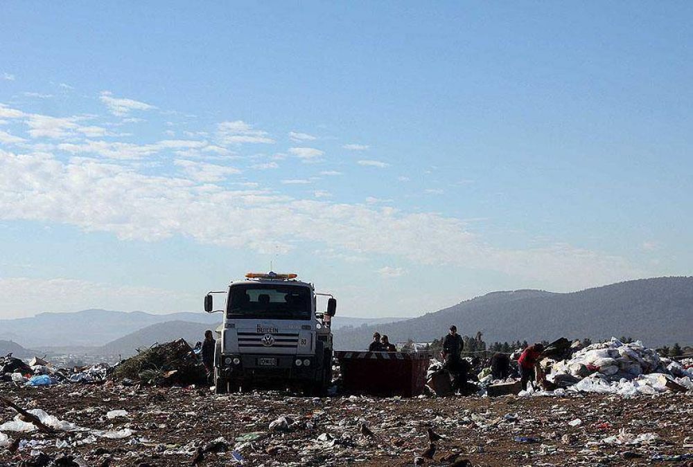 Casi un tercio del basural ya se remedi�
