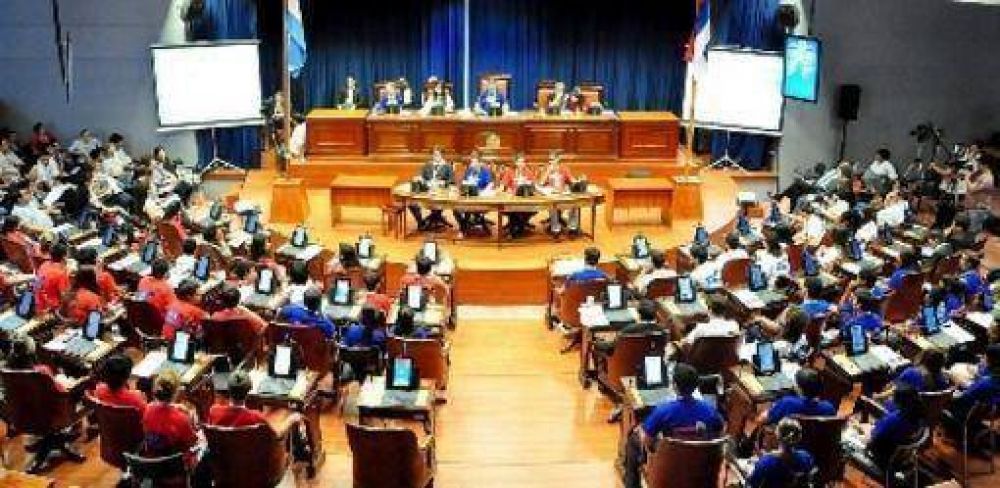 J�venes misioneros sancionaron 39 proyectos que podr�n convertirse en ley