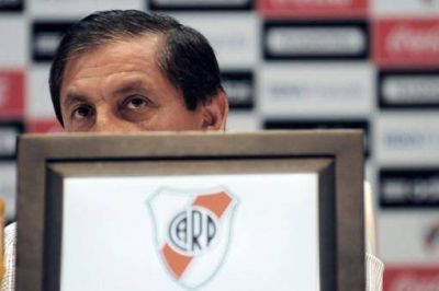 Para Ram�n D�az, River "no debe parar" aunque el club adeude los salarios