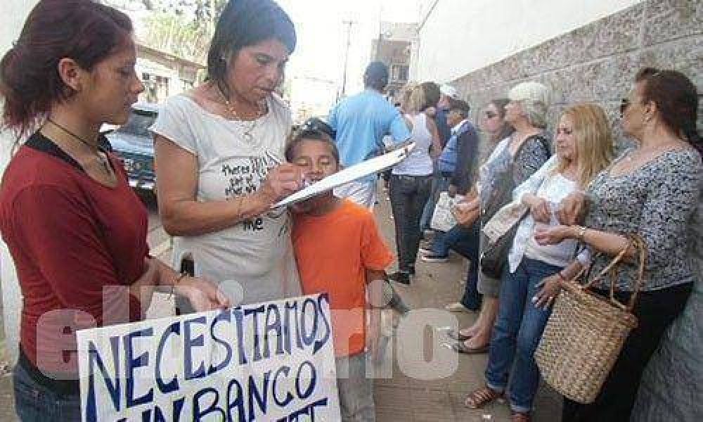 Ya se juntaron 400 firmas por ampliaci�n del banco