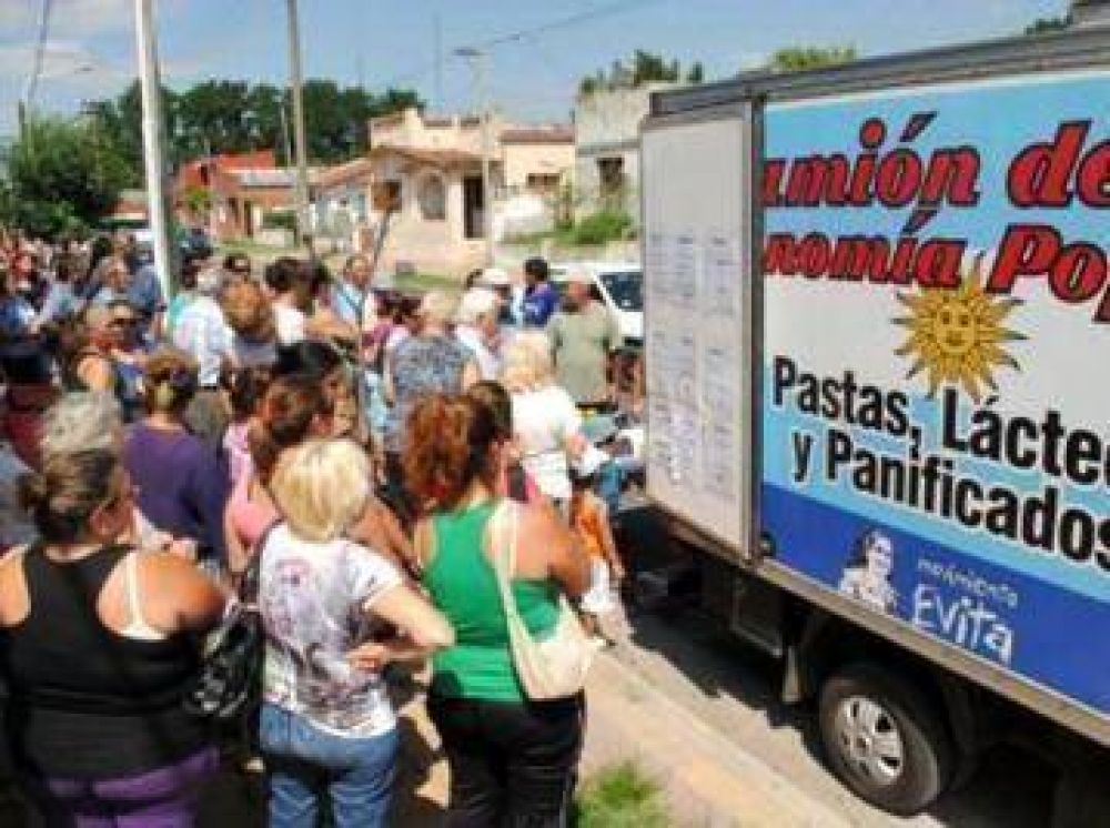 Avellaneda: contin�a el trailer de alimentos a precios populares