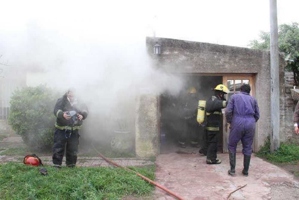 INCENDIO: IMPORTANTES P�RDIDAS EN UNA VIVIENDA