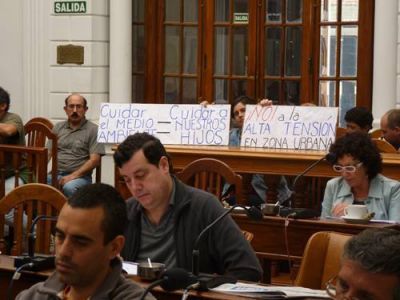 Planteo y proyecto en el Concejo Deliberante/Torres de alta tensi�n: vecinos del barrio Villa Mar�a volvieron a reclamar