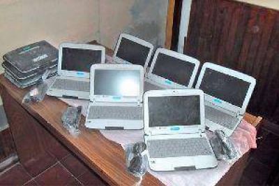 Docentes habr�an robado 11 netbooks de sus alumnos
