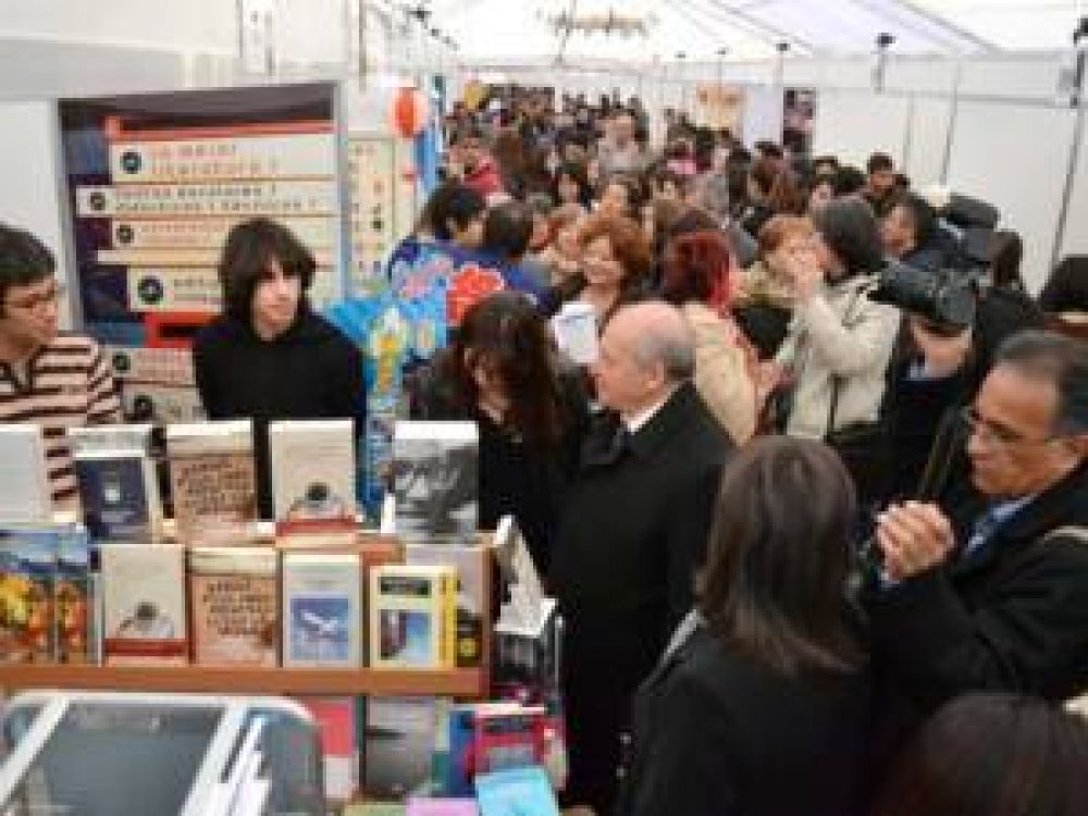 Villa Mercedes: con mucho p�blico y ventas, abri� la primera Feria del Libro