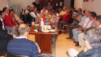 Intendentes radicales se ponen al hombro la campa�a electoral	 