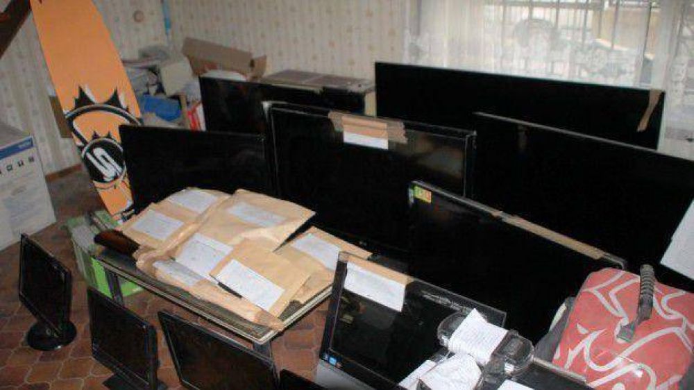 Secuestran armas al desbaratar a una banda dedicada al robo domiciliario en Madryn