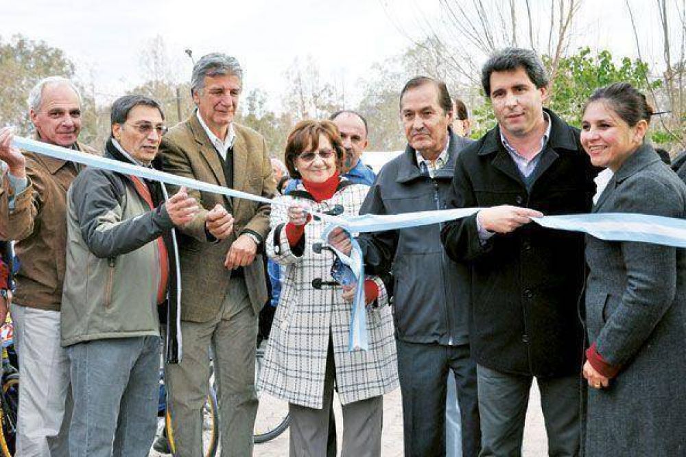 Entregan 124 jubilaciones e inauguran pista de bicicross
