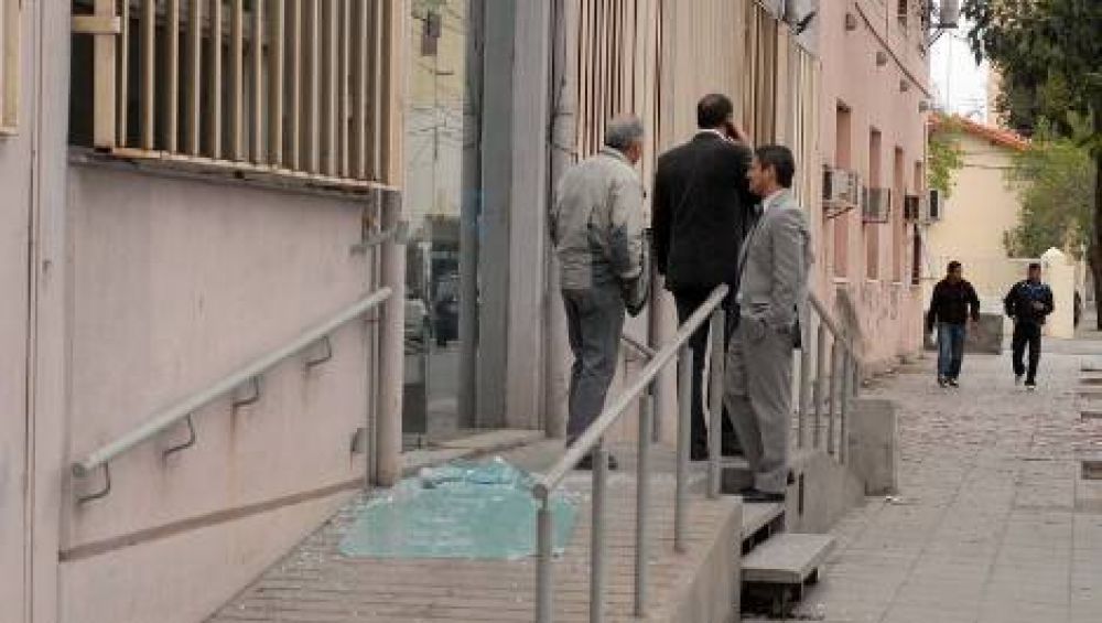 Da�os y robos en oficinas de la Direcci�n de Catastro