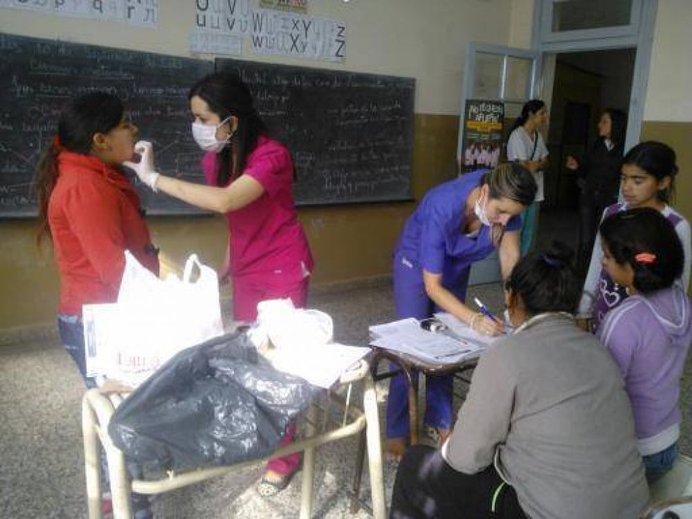 El ProSanE sigue con los controles a alumnos en las escuelas de la Capital