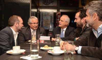 Candidatos kirchneristas con Baltasar Garz�n
