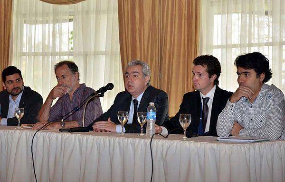 Analizaron desarrollo de pol�ticas p�blicas para la reactivaci�n del Ingenio La Esperanza