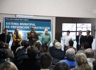 La Plata: La Municipalidad instala otras 60 c�maras y el monitoreo p�blico ya tiene 400 dispositivos