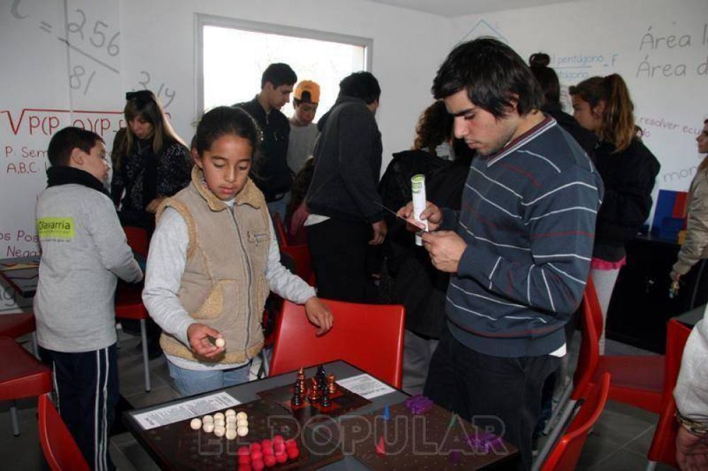  Cientos de chicos en la apertura del Museo de Ciencias