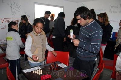  Cientos de chicos en la apertura del Museo de Ciencias