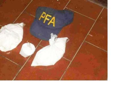 Hubo cinco aprehendidos por drogas en un importante operativo: uno es polic�a