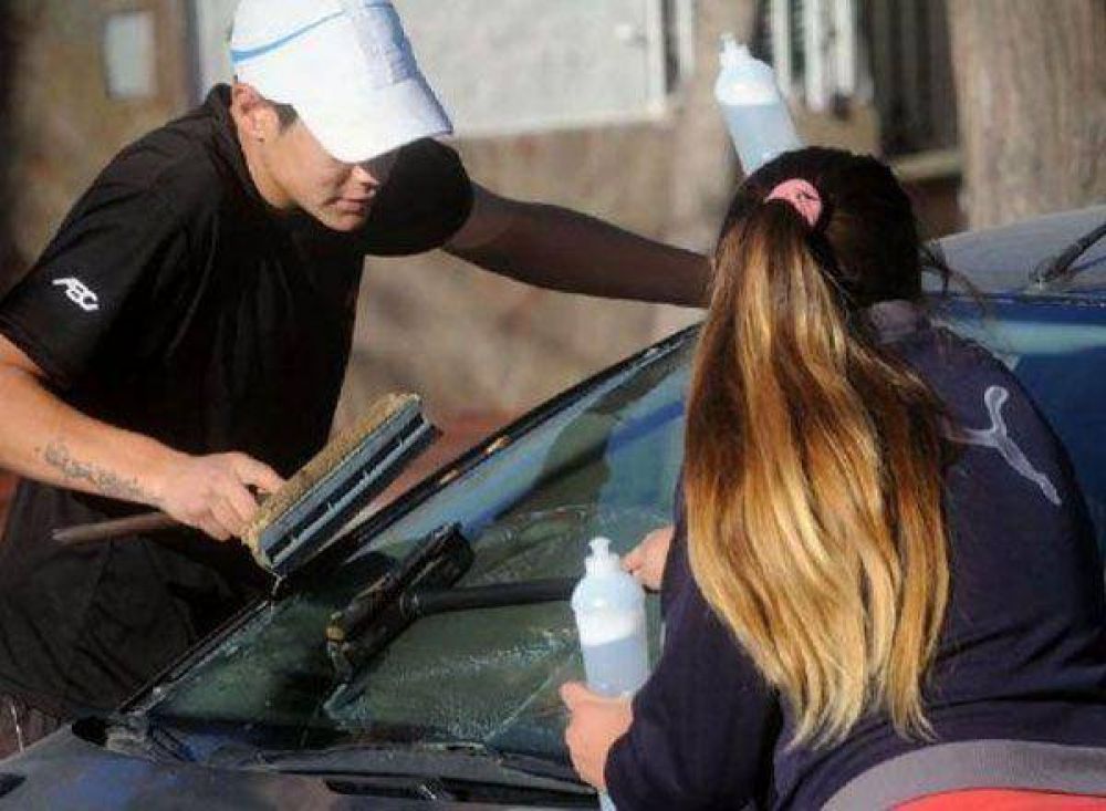 Pol�mica: la Prefectura retir� a cuidacoches y limpiavidrios de las calles del centro