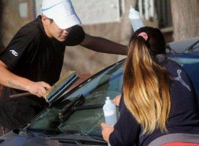 Pol�mica: la Prefectura retir� a cuidacoches y limpiavidrios de las calles del centro