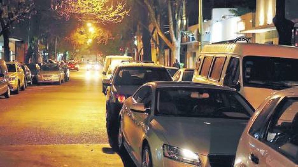 M�s de dos minutos detenido sin conductor se considera estacionar