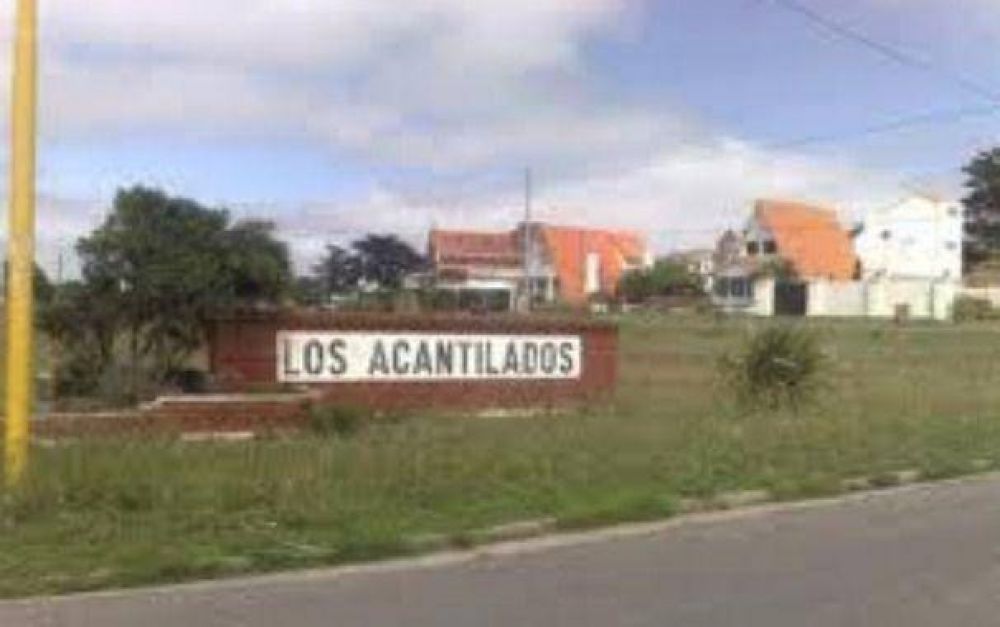 Practicaba ala delta en Los Acantilados y cay� a la playa: tiene heridas leves