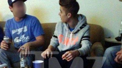 Piloto de Justin Bieber, horrorizado por c�mo fuma marihuana