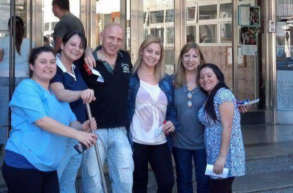 Vicente L�pez: Reconocimiento a maestros y auxiliares docentes