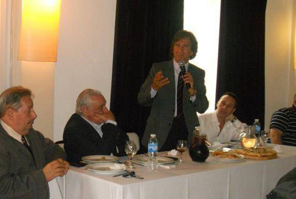 UGL �X� DEL PAMI ALMORZO JUNTO A JUBILADOS DE LOMAS DE ZAMORA