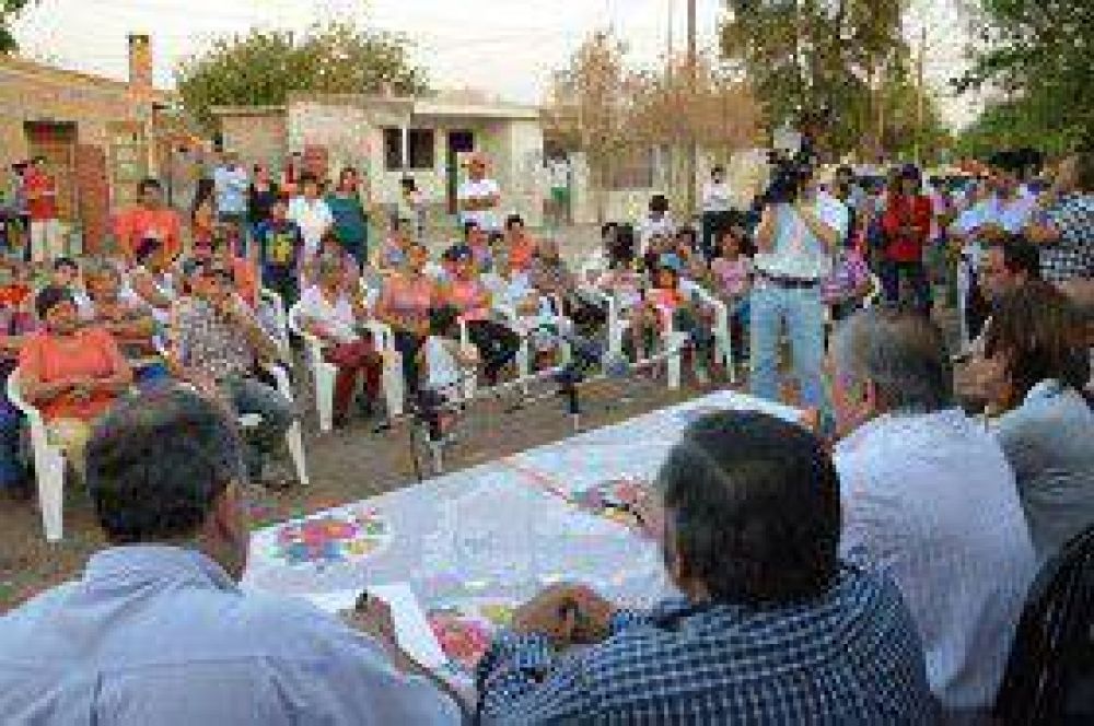 Infante visit� el barrio Juan Felipe Ibarra