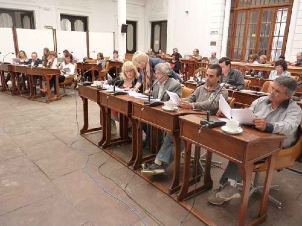 El Ejecutivo pide a la oposici�n que �no impida� la obra p�blica