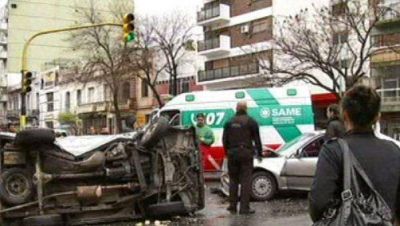 Dos muertos y un herido en varios accidentes en la Capital