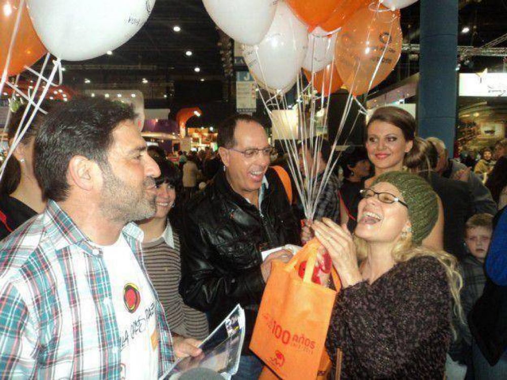 Carlos Paz se muestra en la FIT de Buenos Aires