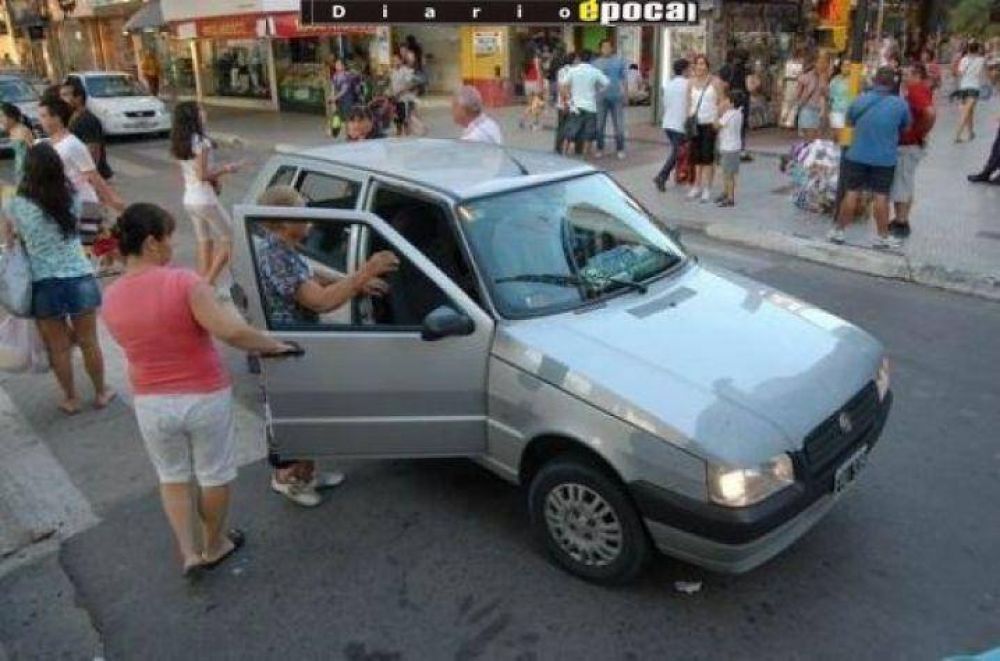 Importante parque automotor para traslado de votantes