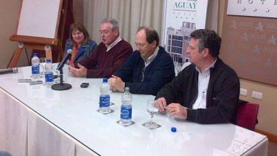 UCR: volvi� Sanz y cuestion� a todos los peronistas	 