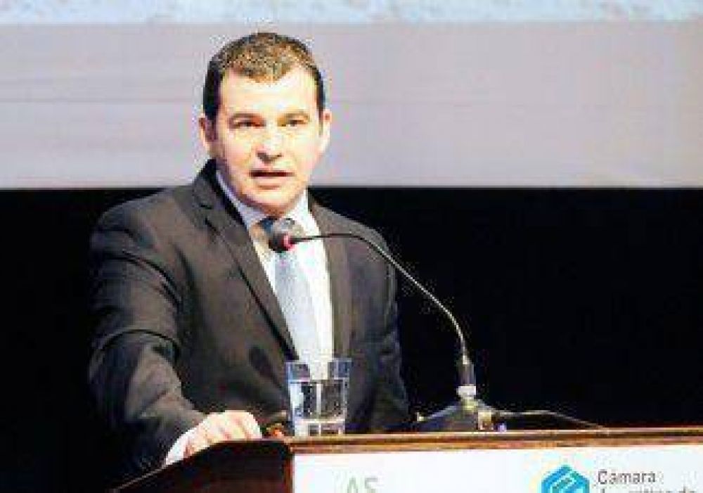 YPF insta a empresas a que inviertan en Neuqu�n 