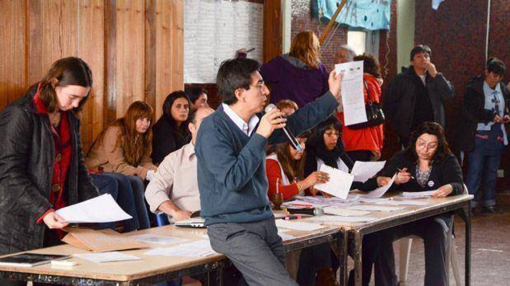 Otros cien docentes fueron notificados para que justifiquen por qu� no est�n dando clases