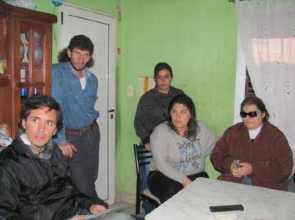 Candidatos del FpV se reunieron con vecinos del Barrio Municipal