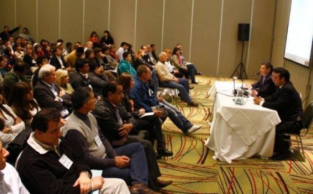Peppo expuso sobre la Pol�tica Habitacional de la Provincia