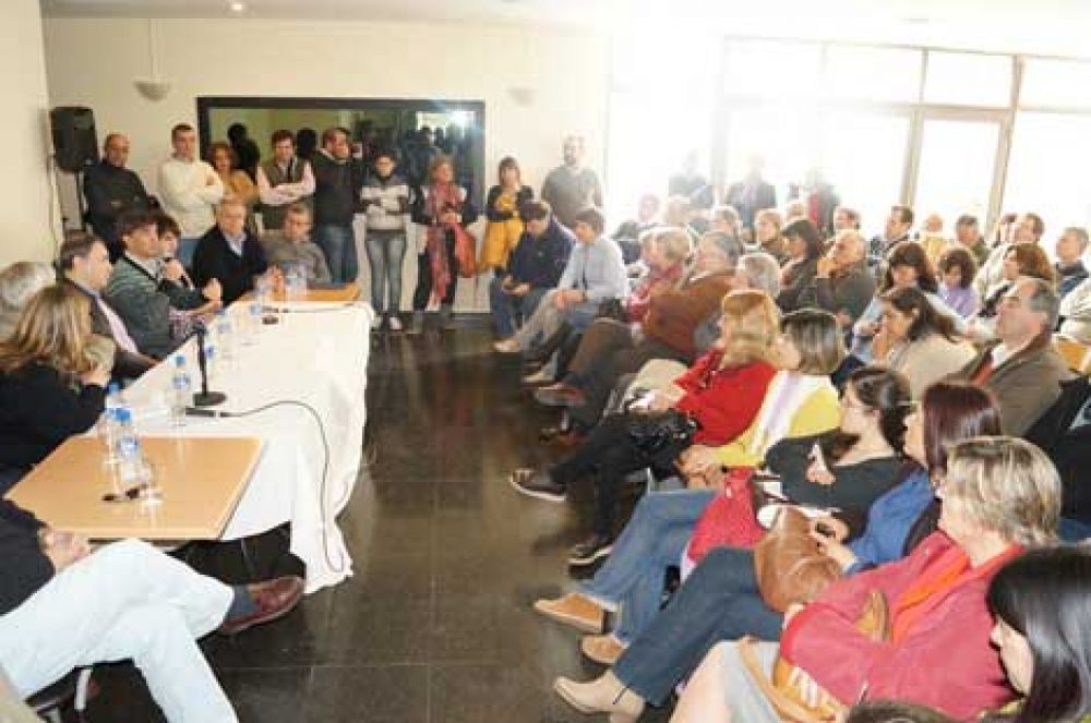 'Nos llenaron con el signo + por todos lados pero es m�s de lo mismo con diferente color' 