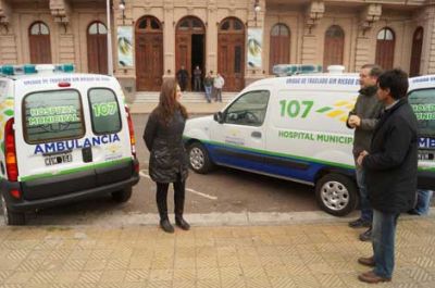 Presentan dos nuevas ambulancias para traslado de pacientes de baja complejidad 