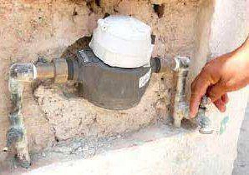 Medidores de agua: una herramienta antipopular que no se deciden a aplicar