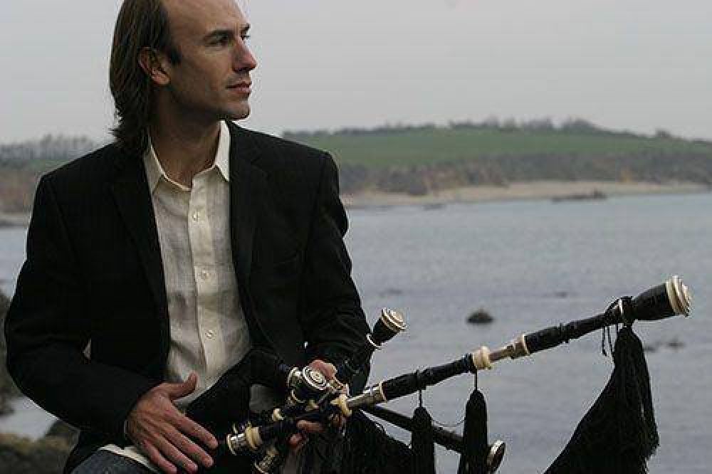 El gaitero Carlos N��ez se presenta en Mar del Plata