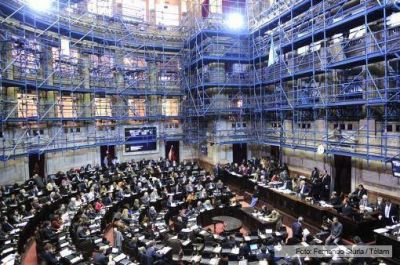 Diputados debate sobre presupuesto, impuestos y emergencia econ�mica