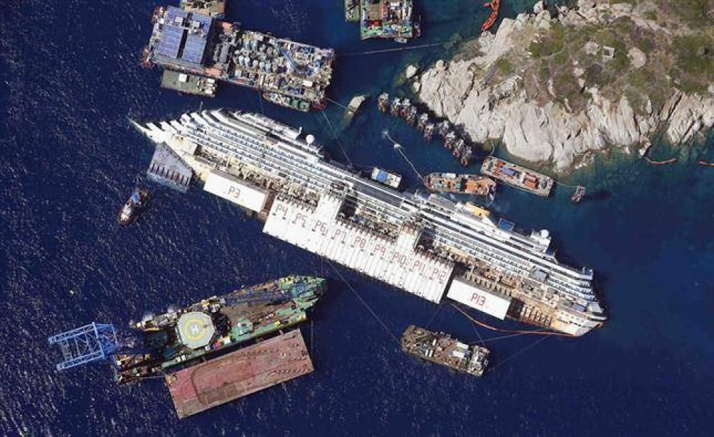 En una tit�nica operaci�n, buscan enderezar el Costa Concordia