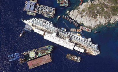 En una tit�nica operaci�n, buscan enderezar el Costa Concordia